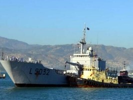 Haiti - Humanitarian : The Dumont d'Urville delivered 4 tons of humanitarian aid in Haiti