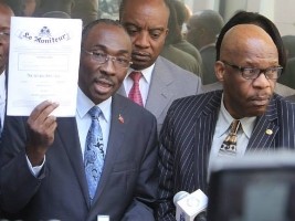 Haiti - Elections : Prime Minister Paul handed the Electoral Decree to the CEP