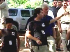 Haiti - Reconstruction : The Clinton Foundation gives $500,000 to Sean Penn