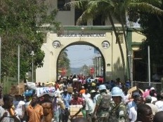 Haiti - Last Hour : The point at the border posts