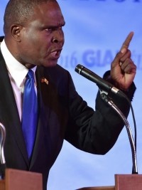 Haïti - FLASH  : Le PM exige des explications du Ministre Aly sur le transfert aux USA des 7 étrangers
