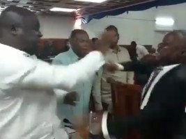 Haïti - Politique : L’opposition minoritaire, force le Sénat à reporter la séance de ratification du PM