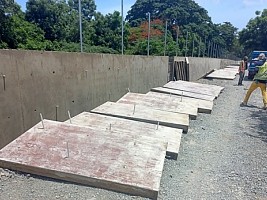 Haïti - FLASH : La construction du mur frontalier dominicain avance rapidement (Vidéo)