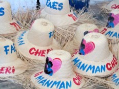 Haïti - Carnaval 2013 : Des centaines de chapeaux peint par des artistes de Milot